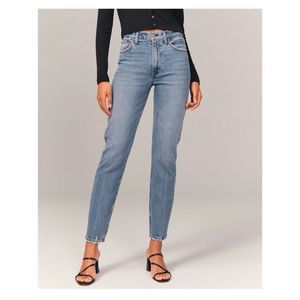 Abercrombie & Fitch The Mom High Rise Jean Light Wash Denim Women’s Size 27/4R